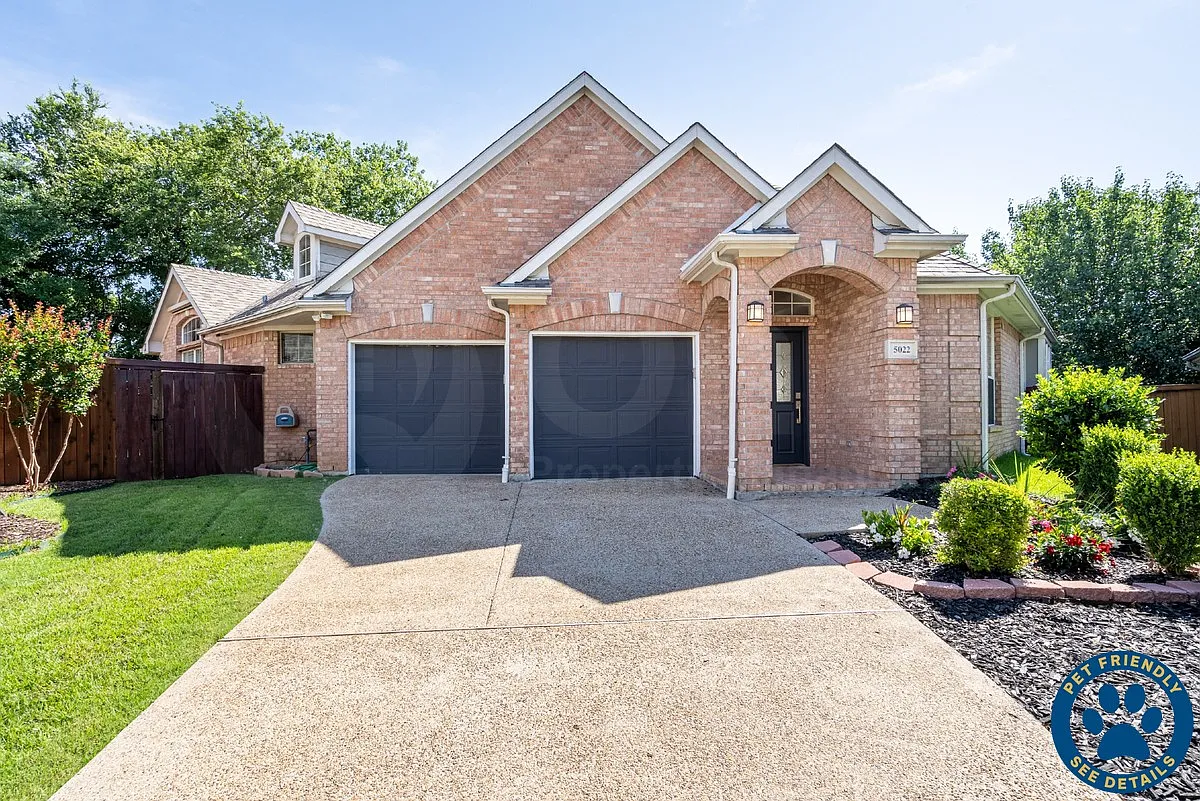 3 bed, 2.0 bath, 1777 sqft, $2,299 — Photo 1