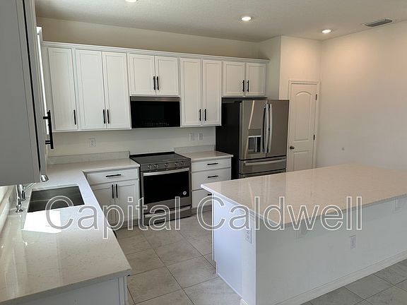 4th image of 37450 Mackenzie Dr