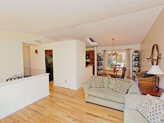 4th image of 10 Mystic Ln