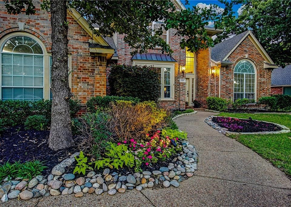 1st image of 1115 Highland Oaks Dr