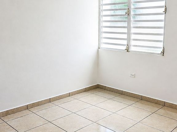 3rd image of 27 Miraflores #1411