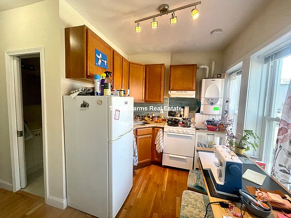 3rd image of 1054-1056 Cambridge St #2F