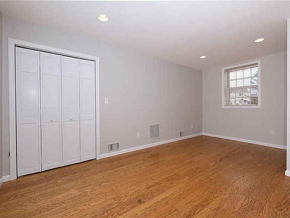 2nd image of 1 High Hill Farm Pl #1A