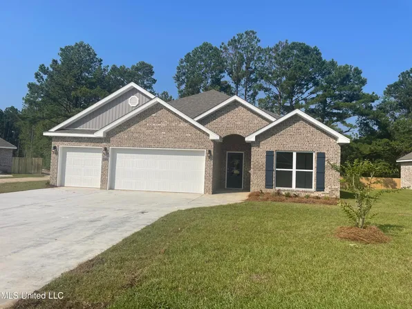 15717 Poydras Cir, Biloxi, MS 39532