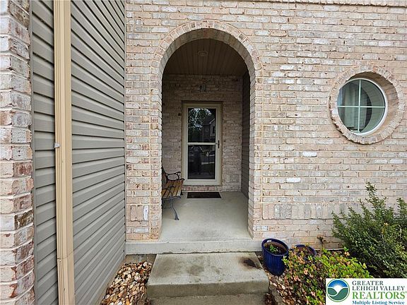 2nd image of 4438 Elmwood Dr