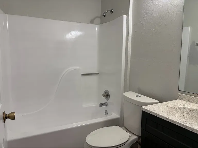 2349 Horne Ave #C — Photo 5