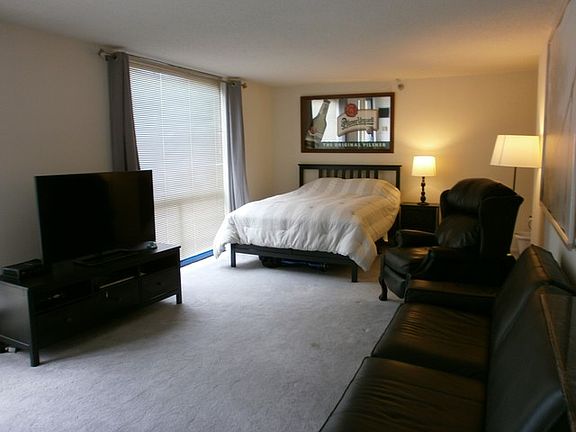 2nd image of 1250 N La Salle Dr APT 1109