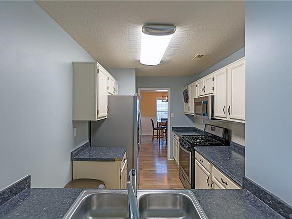 4th image of 928 Old Denny St