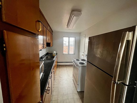 4th image of 863 Washington St APT 3