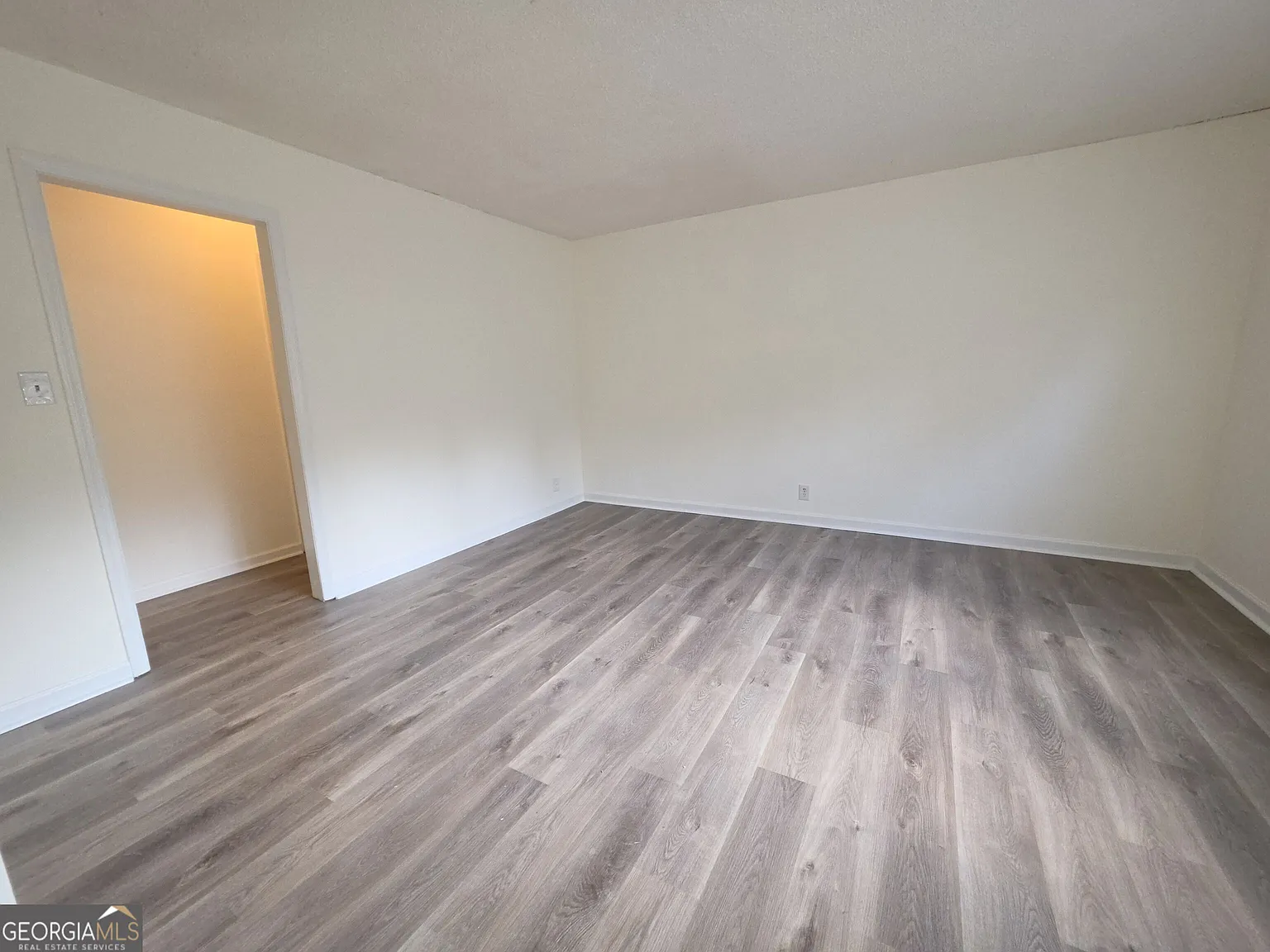 3 bed, 1.5 bath, 1458 sqft, $1,300 — Photo 4