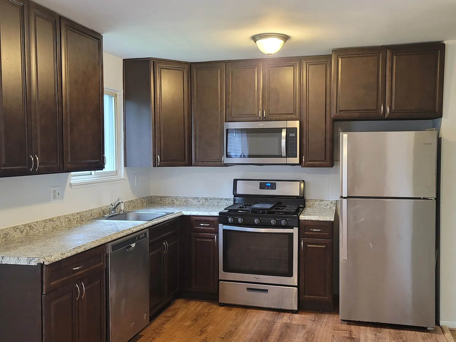 4 bed, 1160 sqft, $2,850 — Photo 2