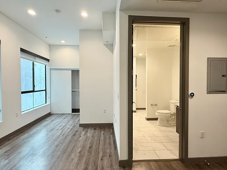 642 N Hobart Blvd #102 — Photo 4