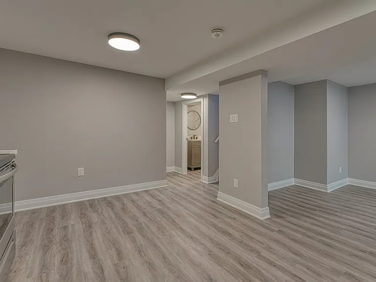 795 Aylmer Cres #2 — Photo 14