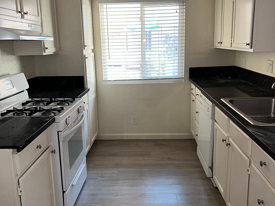 1st image of 4625 Sylmar Ave #109