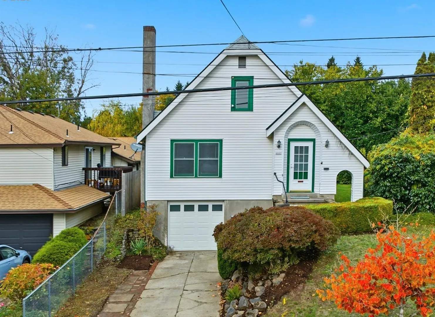Discover Comfort & Charm in a Prime Location: 2BD/1B Single-Family Home! — Photo 2
