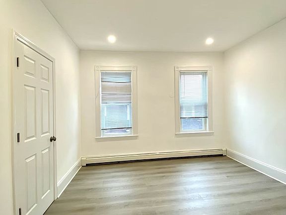 3rd image of 18 Howard St Floor 2