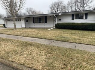 405 Hubbell Dr, Dixon, IL 61021