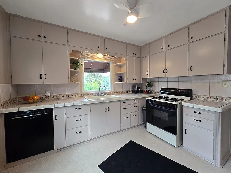 1304 Galisteo Pkwy — Photo 7