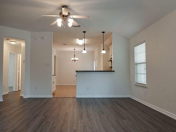 5th image of 1301 Silver Maple Ln
