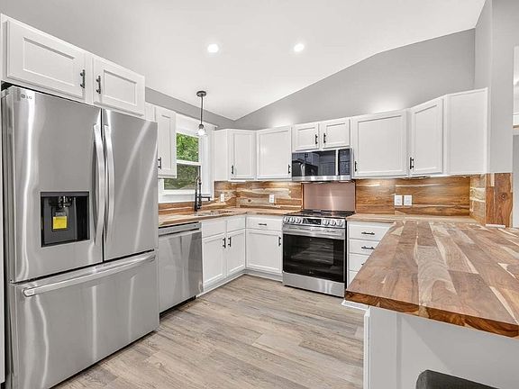 4th image of 108 Decatur St