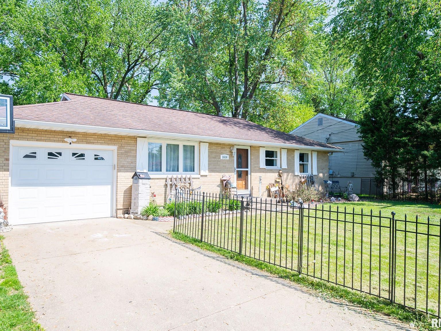 1614 Florence Ave, Pekin, IL 61554 Zillow
