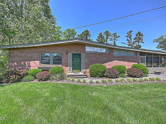 3rd image of 606 Crestview Dr