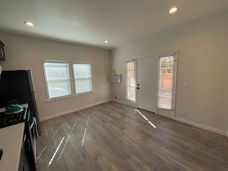 524 Lincoln Ave. — Photo 3