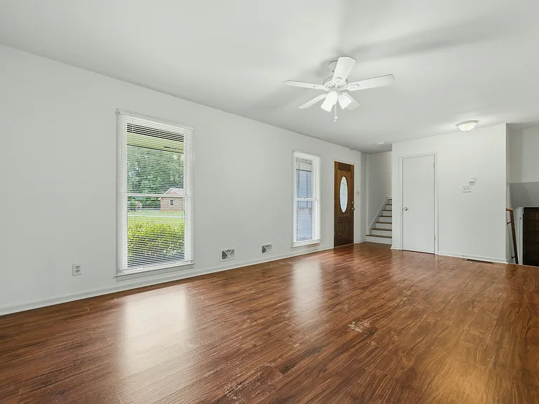 1160 Seven Springs Cir — Photo 6
