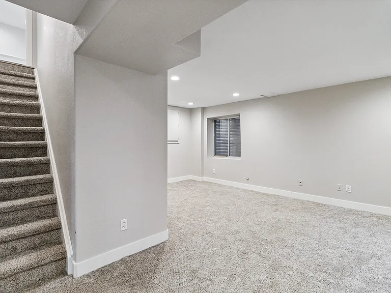5357 E Hamilton Ave — Photo 34