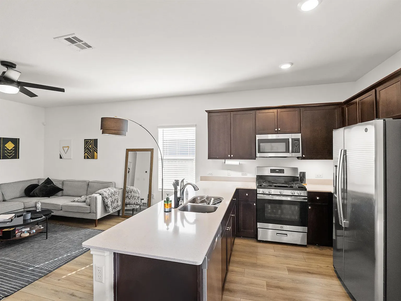 3 bed, 2.0 bath, 1217 sqft, $1,950 — Photo 4