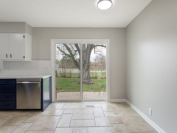 5th image of 4934 S 91st St
