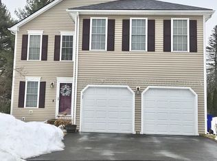 54 Schoolhouse Lndg, East Granby, CT 06026