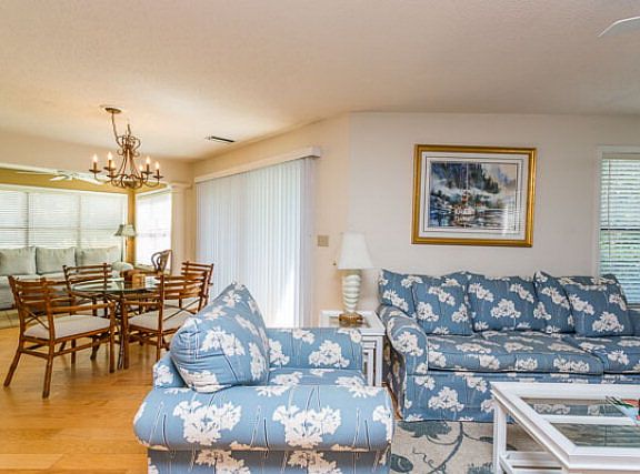 2nd image of 411 Harbour Oaks Dr