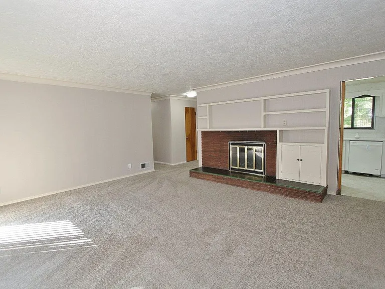 2047 N Blaine Way — Photo 6
