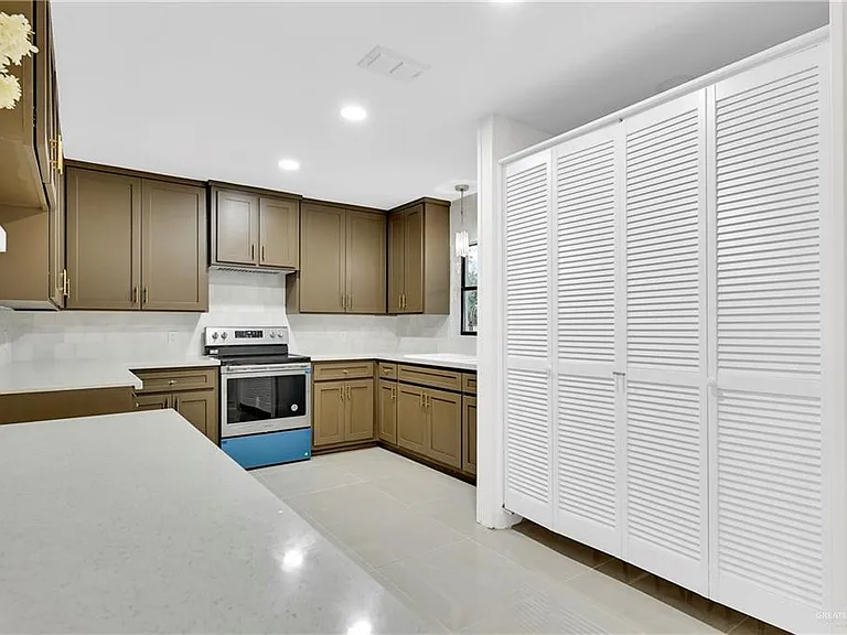 4406 Alejandro St — Photo 10