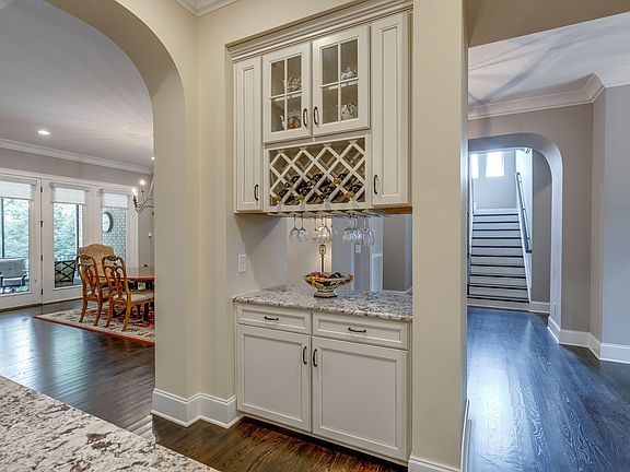 4th image of 2200 Georgian Cir