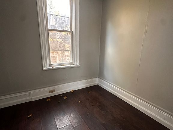 4th image of 1522 E 33rd St