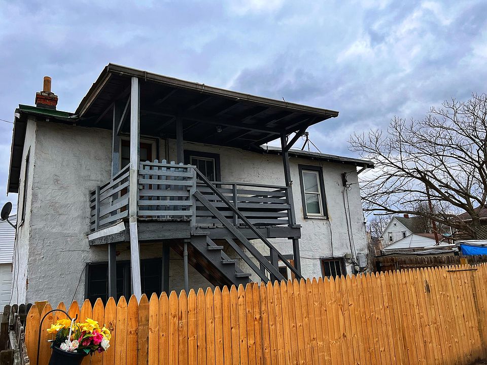 1st image of 215 Morton Ave #2