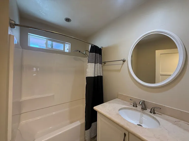 623 E St — Photo 10