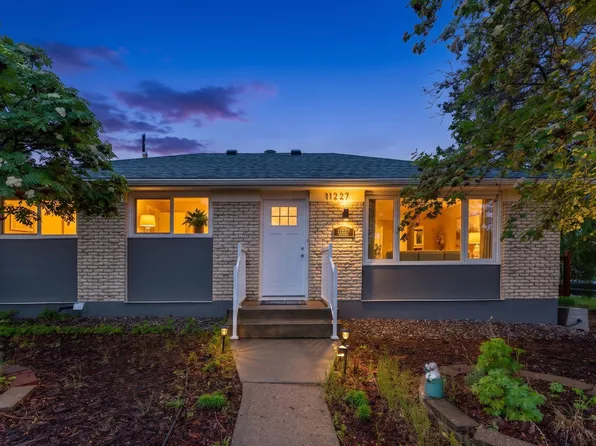 11227 40th Ave NW, Edmonton, AB T6J 0P9