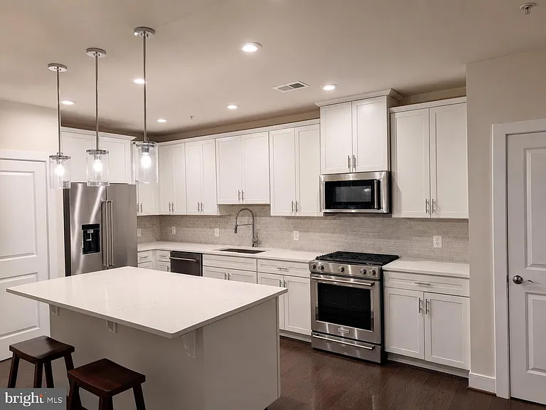 3505 Bellflower Ln — Photo 2