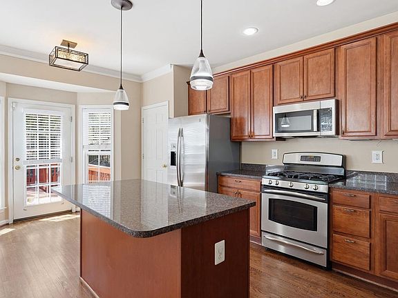 3rd image of 101 Coral Reef Ct