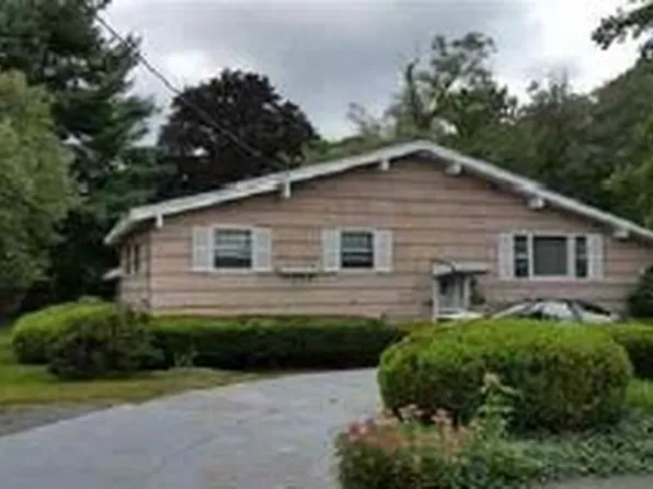 4 Pinewood Rd, Peabody, MA 01960