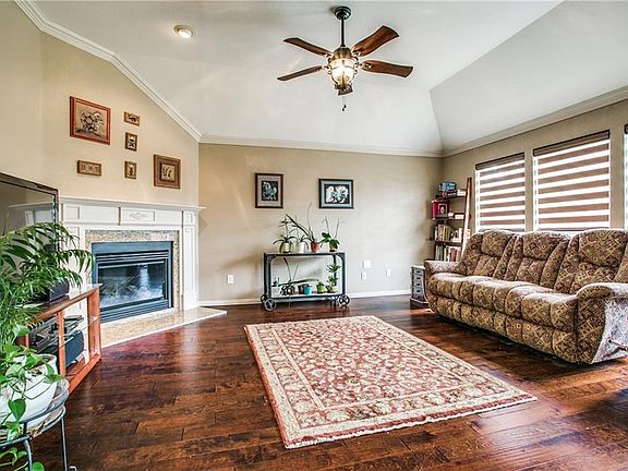 4th image of 933 Heatherwood Dr