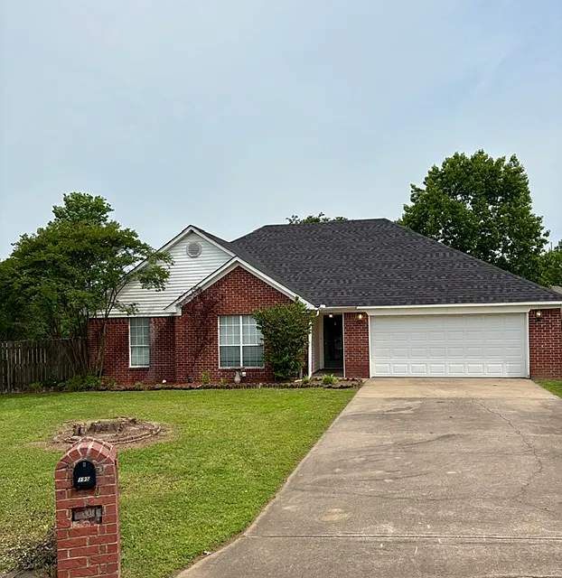 195 Peach St — Photo 1