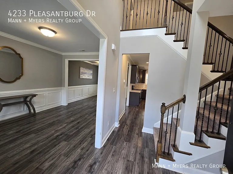 4233 Pleasantburg Dr — Photo 6