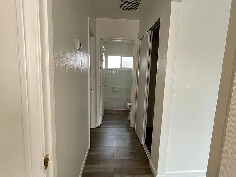 2106 N Daley St — Photo 33