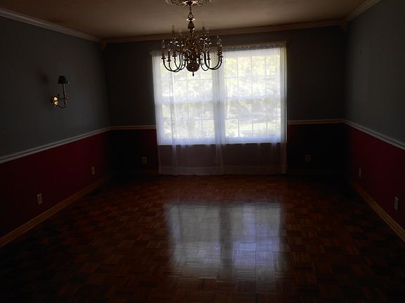 3rd image of 201 Mayflower Dr