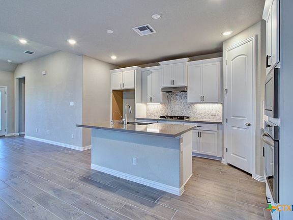 3rd image of 850 Saltbush St