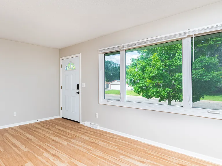 5596 Main Ave NE — Photo 3